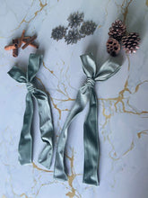 Load image into Gallery viewer, Medium Christmas Wreath ~ local delivery/collection only
