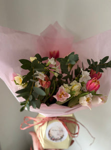 Spring Windsor Box of Blooms (small)