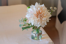 Load image into Gallery viewer, Dahlia ~ Cafe Au Lait ~ 5 Stems
